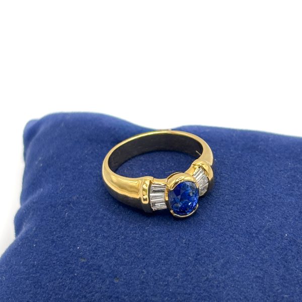 Anello in Oro Giallo 18 kt con Zaffiro e Diamanti